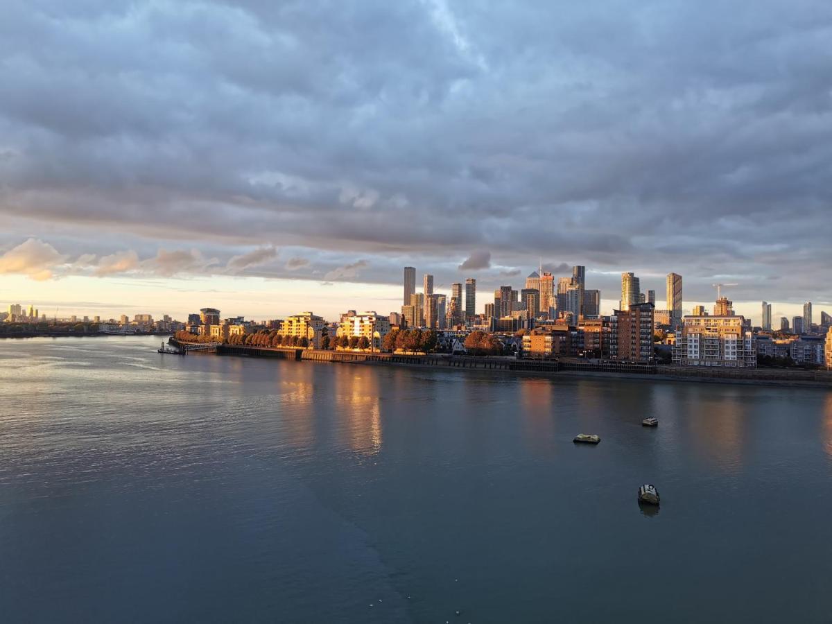 Homestay Room With Stunning Thames River View London Exterior photo