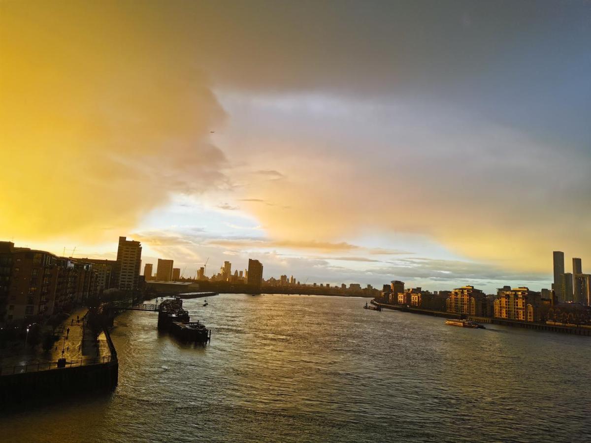 Homestay Room With Stunning Thames River View London Exterior photo