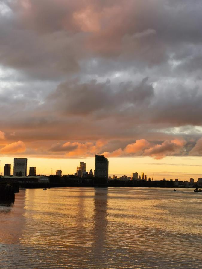 Homestay Room With Stunning Thames River View London Exterior photo