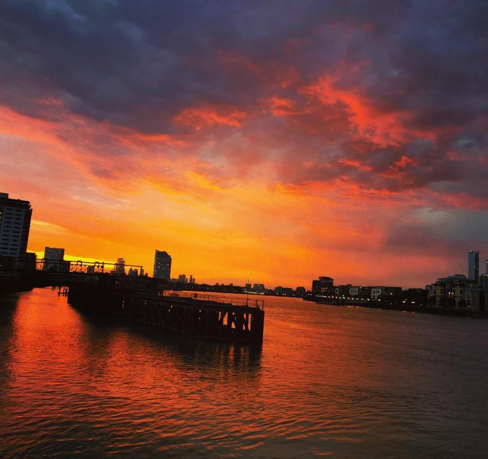 Homestay Room With Stunning Thames River View London Exterior photo